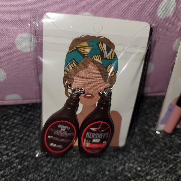 MINI BRAND EARRINGS - Picture 9 of 16